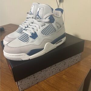 Jordan 4 retro military blue 2024